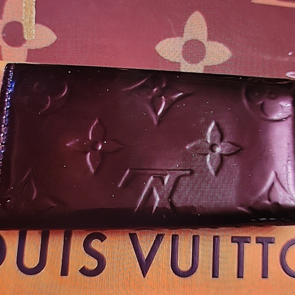 Louis Vuitton Deep Purple/Plum a Vernis key case - Picture 5 of 14